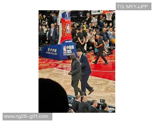 巨星偶遇姚明的瞬间引发的篮球传奇与友谊故事