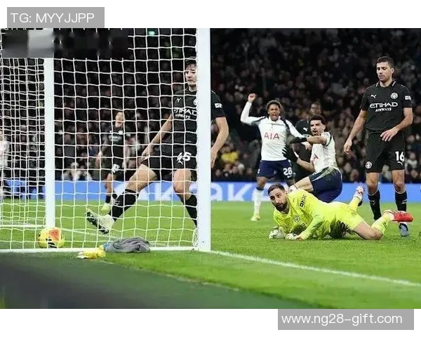 足总杯曼联大胜那不勒斯六球狂潮帽子戏法引发争议判罚热议 足总杯曼联大胜那不勒斯六球狂潮帽子戏法引发争议判罚热议